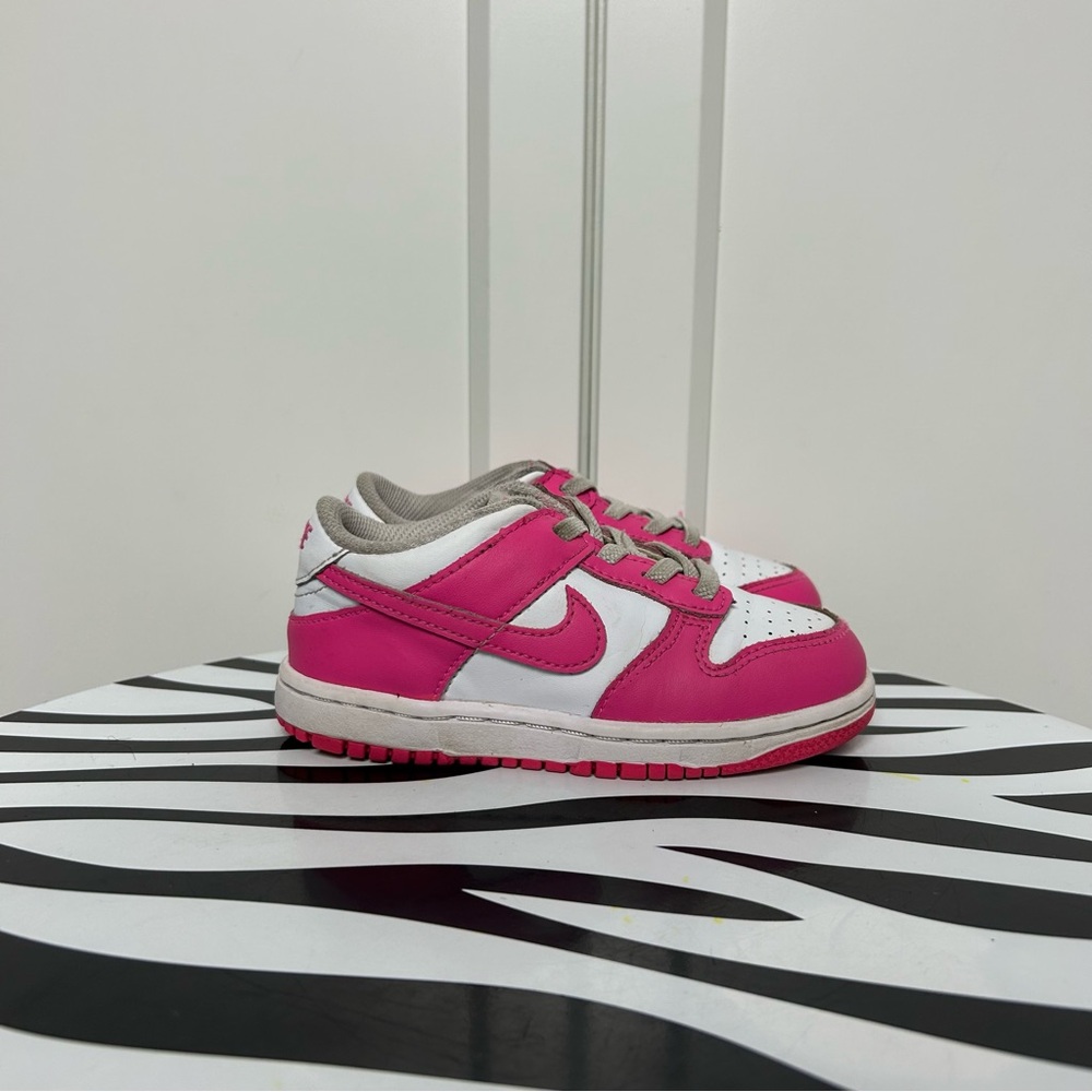 Nike dunk low pink white